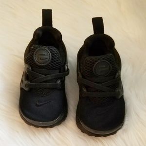 Boys Black Nike Presto Sneakers Size 6C